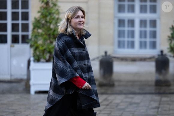 Aujourd'hui la femme politique est toujours sous hormonothérapie...

La présidente de l'Assemblée nationale française Yael Braun-Pivet arrive pour assister à une réunion avec le Premier ministre français, le président de l'Assemblée nationale française, le président du Sénat et les chefs de partis pour finaliser le nouveau gouvernement à l'Hôtel Matignon à Paris, France, le 19 décembre 2024.