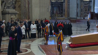 A Rome, le prince William honore le pape François sans Kate Middleton mais il est loin d'être seul