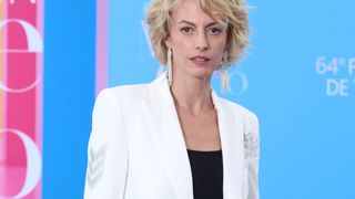 Sara Mortensen : Un membre de sa famille qui ne va pas bien, mis à l'honneur à sa demande dans Astrid et Raphaëlle, un moment peu évident pour l'actrice