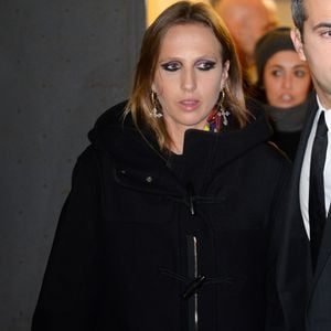 Allegra Versace - Arrivées et sorties du défilé de mode "Versace" lors de la fashion week à Milan. Le 23 février 2018