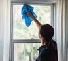 Laver les vitres de la maison a vite de quoi devenir une véritable corvée.