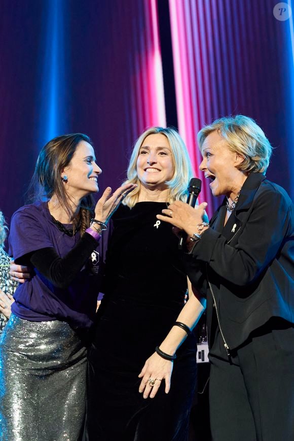 Une soirée importante et engagée

Exclusif - Anne-Cecile Mailfert, Julie Gayet, Muriel Robin - Enregistrement du concert "Nos voix pour toutes", au profit de La fondation des femmes, à l'Adidas Arena à Paris, diffusée le 11 décembre sur TMC
© Cyril Moreau-Coadic Guirec / Bestimage