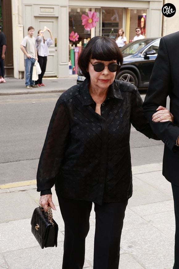 Exclusif - Mireille Mathieu lors de la cérémonie religieuse pour Olivier Echaudemaison en l'église Saint-Roch à Paris, France, le 7 septembre 2026. © Christophe Aubert/Bestimage