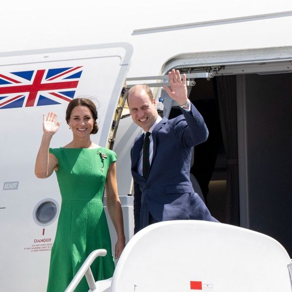 Le couple a mis les voiles vers une île particulière

Le prince William et Catherine (Kate) Middleton quittant la Jamaique depuis l'aéroport international Norman Manley pour se rendre aux Bahamas, dernière étape de leur voyage officiel dans les Caraïbes. Kingston, le 24 mars 2022.
©Backgrid UK/ Bestimage