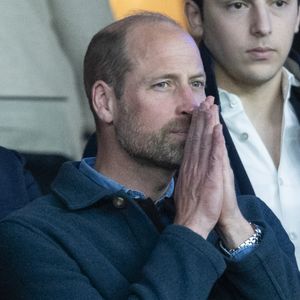 Le prince William a été surpris par son père
Le prince William, prince de Galles, et son fils, le prince George de Galles, assistent au match aller du quart de finale de Ligue des champions entre le PSG et Aston Villa (3-1) au Parc des Princes à Paris. © Cyril Moreau/Bestimage