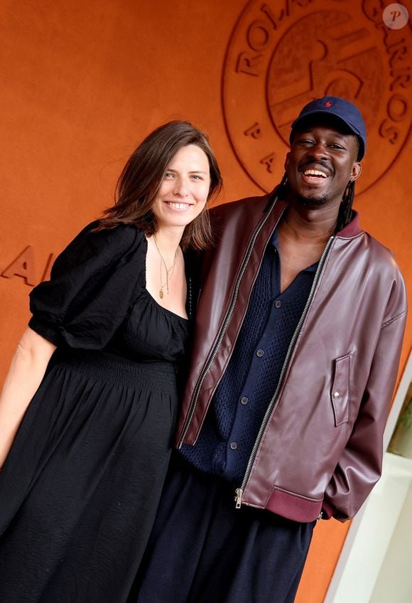 Déjà comblé par son premier enfant, Ambre née en 2023, Mory Sacko déclarait avec la fierté d'un papa comblé : "J'ai une petite fille de deux ans et ma femme est enceinte du deuxième. Un petit garçon."

Mory Sacko et sa compagne Emilie Rouquette au village lors des Internationaux de France de Tennis de Roland Garros le 3 juin 2026

Jacovides / Moreau / Bestimage