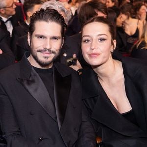 S’ils avaient déjà partagé l’affiche de "Bac Nord" en 2021, c’est véritablement sur le tournage de "L’Amour ouf", réalisé par Gilles Lellouche, que leur histoire a pris une dimension intime. 

Adèle Exarchopoulos et son compagnon François Civil - Cérémonie de la 50ème édition de la cérémonie des César à l'Olympia à Paris, France © Dominique Jacovides - Olivier Borde / Bestimage