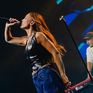 Elle a craqué pour refaire sa poitrine, après avoir allaité ses trois enfants. 

Vitaa en concert lors de la 1ère édition du "Festival Europe 2" au Casino de Paris le 17 juin 2025. © Alexandre Fumeron/Bestimage