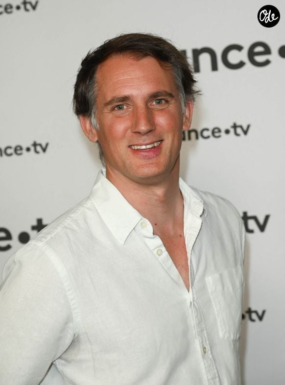 Lundi 14 septembre 2026, l'animateur qui officie désormais sur Novo19 a publié un message sur Instagram

Raphaël de Casabianca au photocall pour la conférence de presse de rentrée de France TV à la Grande Halle de la Villette à Paris, France, le 6 juillet 2022. © Coadic Guirec/Bestimage