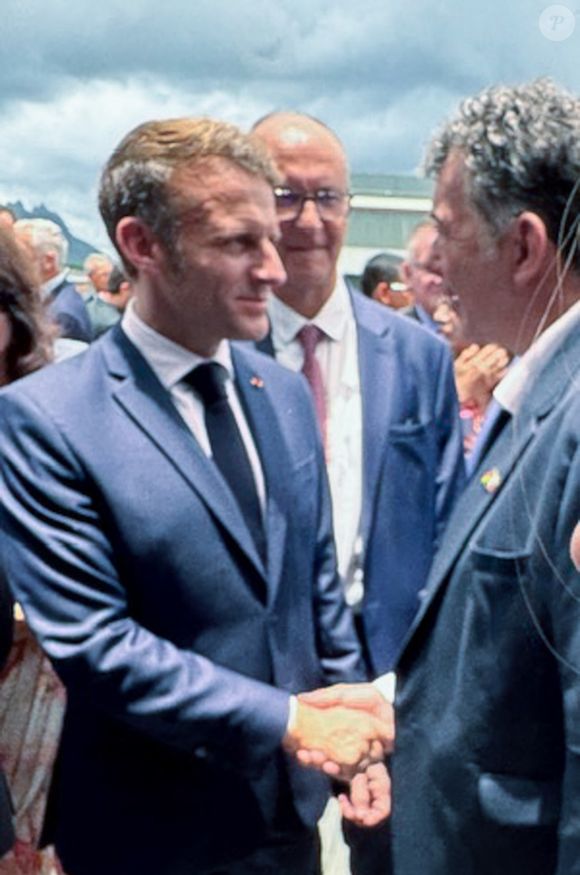 Entre projets professionnels et moment privilégié avec le chef de l’État, Stéphane Plaza repart avec de nouveaux souvenirs et perspectives pour l’avenir.

Exclusif - Stéphane Plaza, en voyage d'affaire pour trouver de nouveaux franchisés à Île Maurice, a reçu une invitation du président Emmanuel Macron à l'occasion de l'inauguration du nouveau site de l'Ambassade de France à Maurice à l'immeuble "The Workplace", Moka-Telfair, le vendredi 21 novembre 2025. © Bestimage