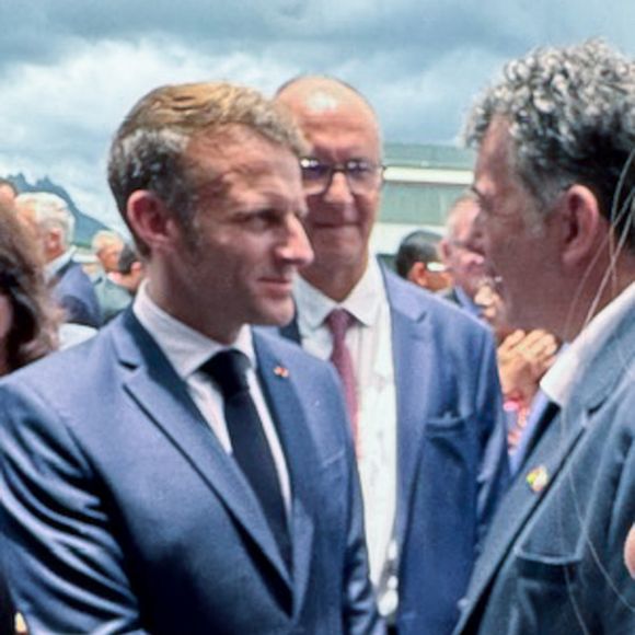 Entre projets professionnels et moment privilégié avec le chef de l’État, Stéphane Plaza repart avec de nouveaux souvenirs et perspectives pour l’avenir.

Exclusif - Stéphane Plaza, en voyage d'affaire pour trouver de nouveaux franchisés à Île Maurice, a reçu une invitation du président Emmanuel Macron à l'occasion de l'inauguration du nouveau site de l'Ambassade de France à Maurice à l'immeuble "The Workplace", Moka-Telfair, le vendredi 21 novembre 2025. © Bestimage