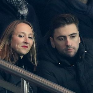 Audrey Lamy et son compagnon Thomas Sabatier - People au match de Ligue des Champions Psg - Ludogorets au Parc des Princes à Paris le 6 décembre 2016. Tenu en échec par Ludogorets (2-2), le PSG laisse la première place ... © Cyril Moreau/Bestimage