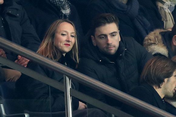 Audrey Lamy et son compagnon Thomas Sabatier - People au match de Ligue des Champions Psg - Ludogorets au Parc des Princes à Paris le 6 décembre 2016. Tenu en échec par Ludogorets (2-2), le PSG laisse la première place ... © Cyril Moreau/Bestimage