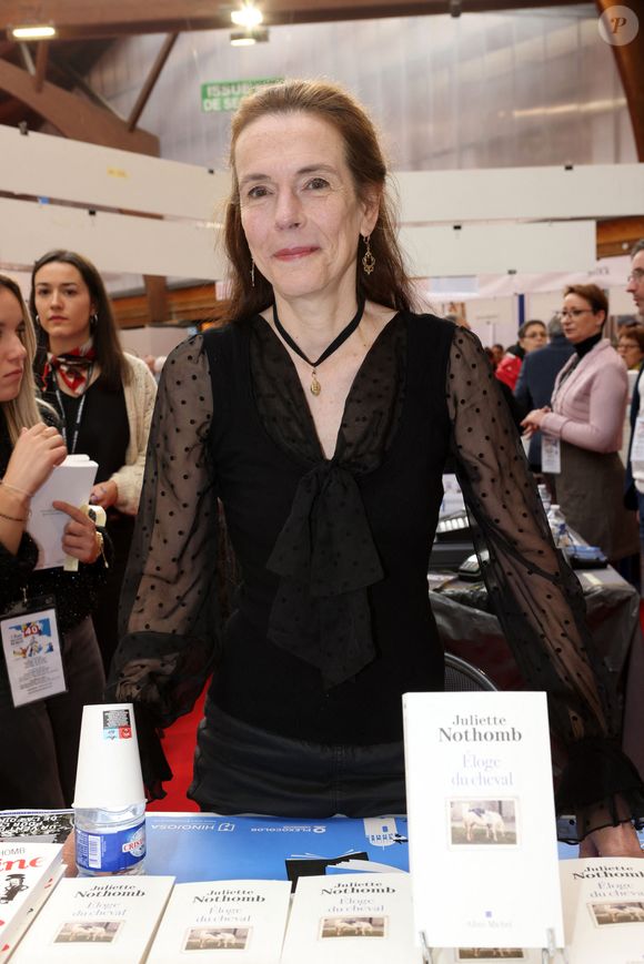 Juliette Nothomb en dédicace lors de la 40ème Foire du Livre de Brive-la-Gaillarde. Le 4 novembre 2022 © Jean-Marc Lhomer / Bestimage