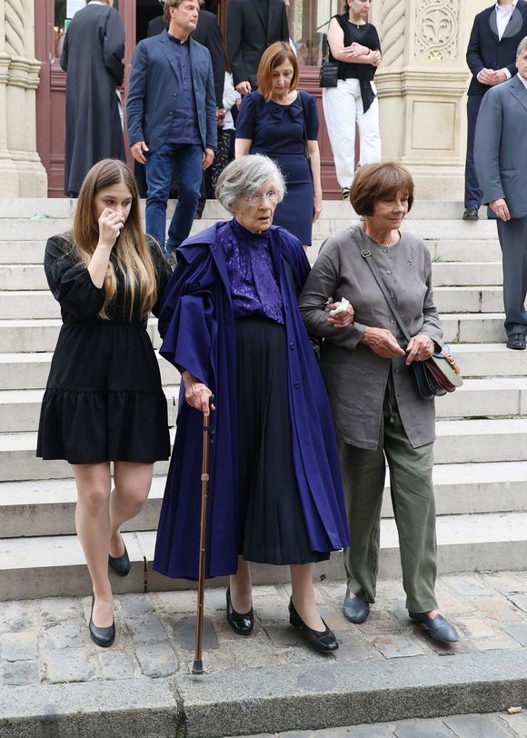 Exclusif - La petite nièce Liziko, Elisabeth Gagarine et sa soeur  Macha Meril aux obsèques de leur soeur la princesse Hélène Gagarine en la cathédrale Saint-Alexandre-Nevsky, à Paris, France, le 20 août 2025. © Denis Guignebourg/Bestimage