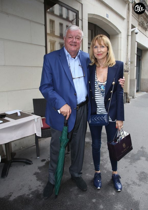 Exclusif - L'animateur Fabrice (François Simon-Bessy) arrive à la radio RTL pour un enregistrement à Paris avec sa femme Michèle le 19 septembre 2016.
© Denis Guignebourg / Bestimage