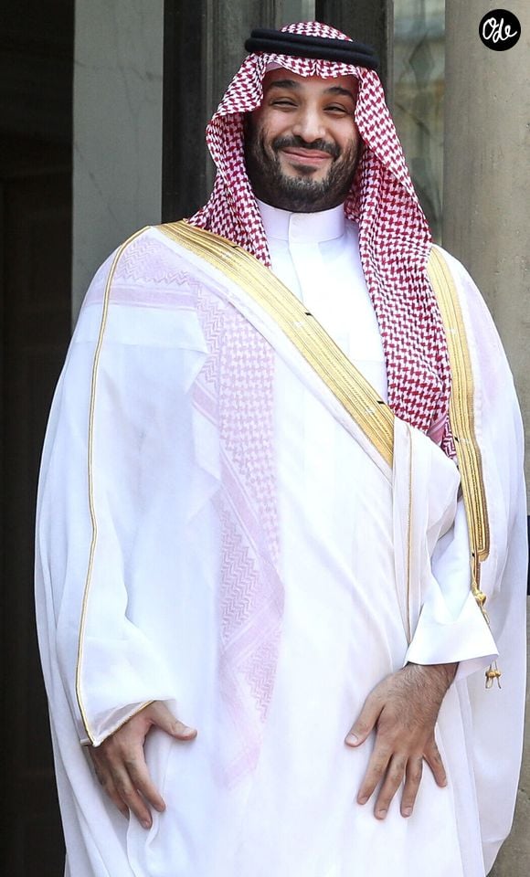 Son acquisition a rapidement alimenté les spéculations, plusieurs médias affirmant qu’il avait été acheté pour le compte du prince héritier saoudien Mohammed ben Salmane. 

Le président de la République française reçoit le prince héritier d'Arabie saoudite, Mohammed ben Salmane, Premier ministre du Royaume d’Arabie saoudite, pour un déjeuner de travail au palais de l'Elysée à Paris, le 16 juin 2023. 
© Stéphane Lemouton / Bestimage