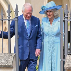 Windsor, ROYAUME-UNI - Les membres de la famille royale britannique quittent l'office des Matines de Pâques à la chapelle Saint-Georges du château de Windsor, à Windsor. Le roi Charles III et la reine Camilla  (Backgrid UK/ Bestimage).