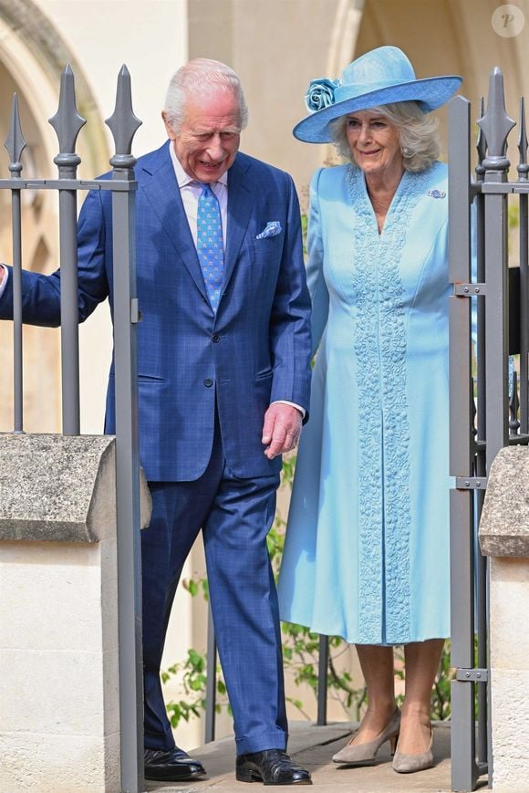 Windsor, ROYAUME-UNI - Les membres de la famille royale britannique quittent l'office des Matines de Pâques à la chapelle Saint-Georges du château de Windsor, à Windsor. Le roi Charles III et la reine Camilla  (Backgrid UK/ Bestimage).