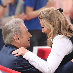 Il en a profité pour remercier France Télévisions d'avoir attendu son retour pour reprendre son émission culte.

Exclusif - Sheila et Michel Drucker  - Enregistrement de l'émission Vivement dimanche au studio Rive Gauche, le 21 mars 2025, présentée par M.Drucker et diffusée sur France 3 le 30 mars 2025.  © Guillaume Gaffiot / Bestimage