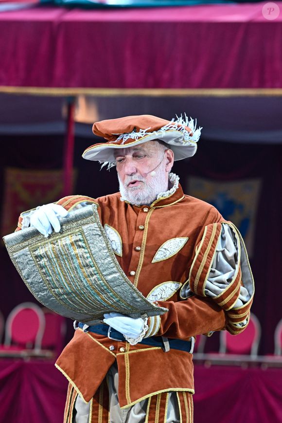 François Berléand, lors de l'Ommegang de Bruxelles. Pour célébrer ses 90 ans, l’Ommegang célèbre cette année la venue de Charles Quint à Bruxelles. Le 29 juin 2022. Frederic Andrieu / Bestimage
