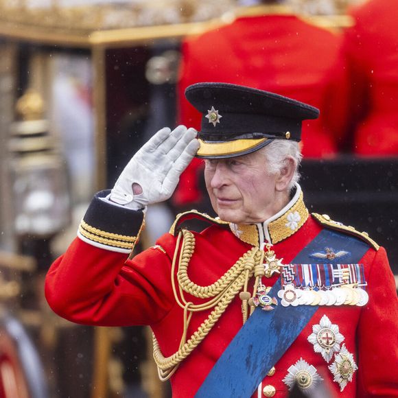 Le roi Charles III d'Angleterre - Les membres de la famille royale britannique au Palais de Buckingham lors de la parade militaire "Trooping the Colour" à Londres, Royaume Uni, le 15 juin 2024. © Ian Vogler/MirrorPix/Bestimage