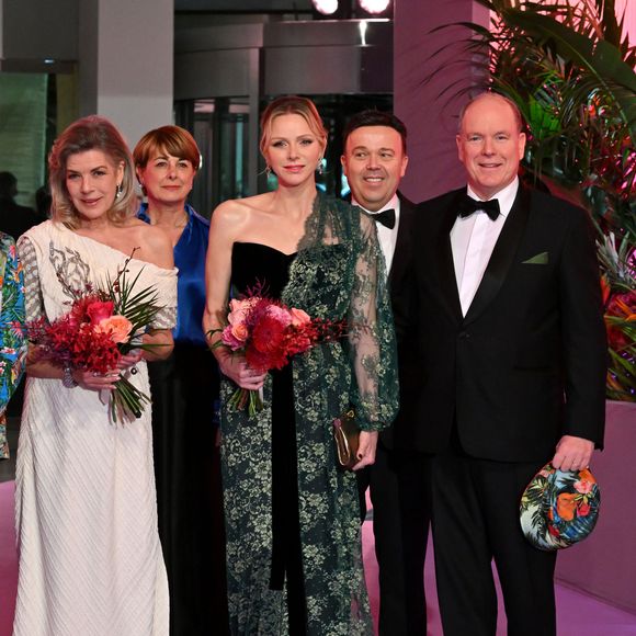 Avec ses soeurs, et leurs enfants, le prince Albert peut profiter d'une propriété de 1700 hectares.

La princesse Caroline de Hanovre, la princesse Charlene de Monaco et le prince Albert II de Monaco durant la 69ème édition du Bal de la Rose dans la Salle des Étoiles du Sporting Monte-Carlo à Monaco, le 29 mars 2025.© Bruno Bebert / Pool Monaco / Bestimage