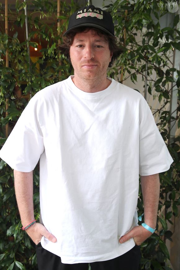 Aucune autre information n'a filtré concernant l'identité de cette personne mais celle-ci n'a semble pas avoir fait parler d'elle depuis le début de l'affaire, 

Exclusif - Jean Imbert - Célébrités aux Internationaux de France de Tennis de Roland Garros 2023 - Jour 13 à Paris le 09 Juin 2023. 
© Bertrand Rindoff / Bestimage