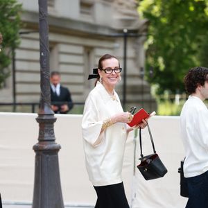 Carole Bouquet au défilé Chanel "Collection Haute Couture Automne/Hiver 2026-2027" lors de la Fashion Week de Paris, le 7 juillet 2026.
© Florian Lavielle / Bestimage