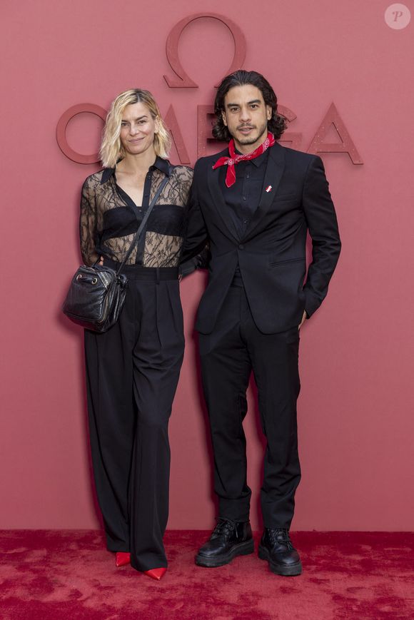 Un sacré duo !

Fauve Hautot, Romain Guillermic -  Photocall  de la soirée d’ouverture  de la « Maison Omega » à l'hôtel de Poulpry, Paris, France © Olivier Borde - Jack Tribeca /Bestimage
