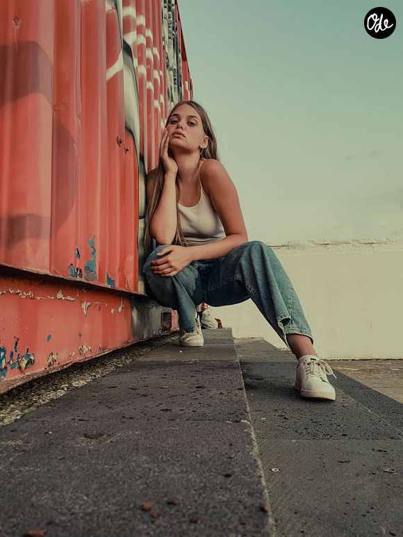Adidas réinvente même son modèle emblématique avec des silhouettes modernes et audacieuses.