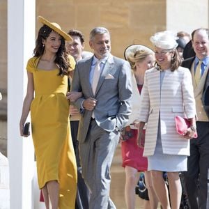 George Clooney et sa femme Amal Alamuddin Clooney, Tom Hardy - Les invités à la sortie de la chapelle St. George au château de Windsor, Royaume Uni, le 19 mai 2018.