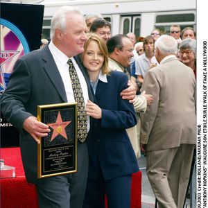 Anthony Hopkins inaugure son étoile sur le Walk of Fame à Hollywood en présence de Jodie Foster le 25 septembre 2003. © ALAIN ROLLAND / MAXIMA PROD / BESTIMAGE