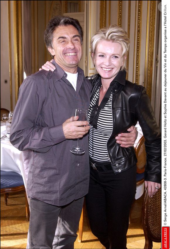 Gérard Holtz et Sophie Davant au déjeuner du Vin et du Temps organisé à l'Hôtel Crillon. 27 février 2003. © Serge Arnal/ABACA.
