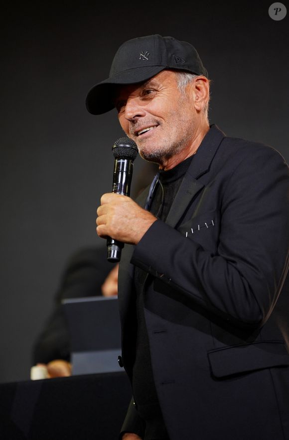 Laurent Baffie lors de la soirée annuelle de gala de l'association Hope au pavillon Gabriel à Paris le 14 octobre 2025.

© Anne-Sophie Guebey / Bestimage