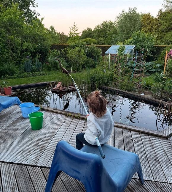 La famille mène une vie discrète, partageant seulement quelques moments sur les réseaux sociaux.

Photo des enfants de Marie Kremer et Bruno Debrandt le 11 mai 2025.

Compte Instagram de Marie Kremer @mariekremerbxl