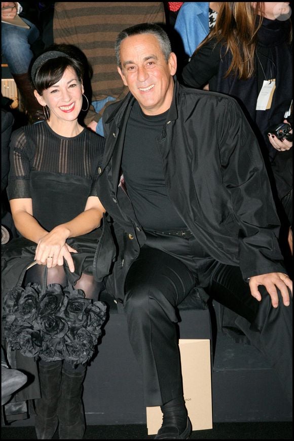 Thierry Ardisson et Béatrice Loustalan au défile Louis Vuitton printemps/été 2009 à Paris.
RINDOFF-BORDE / BESTIMAGE