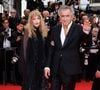 Épouse de Bernard-Henri Lévy, l'artiste mène une vie toujours aussi intense entre cinéma, musique et apparitions publiques.

Arielle Dombasle, Bernard-Henri Lévy - Montée des marches du film "Partir un jour" pour la cérémonie d’ouverture du 78ème Festival International du Film de Cannes. Le 13 mai 2025.

© Jacovides-Moreau / Bestimage