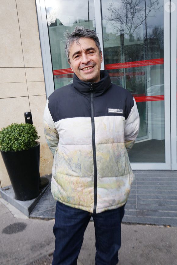 Ariel Wizman à la sortie des studios RTL à Neuilly-sur-Seine, France, le 12 janvier 2023. © Jonathan Rebboah/Panoramic/Bestimage