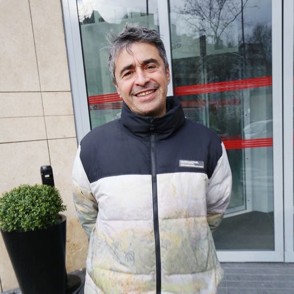Ariel Wizman à la sortie des studios RTL à Neuilly-sur-Seine, France, le 12 janvier 2023. © Jonathan Rebboah/Panoramic/Bestimage