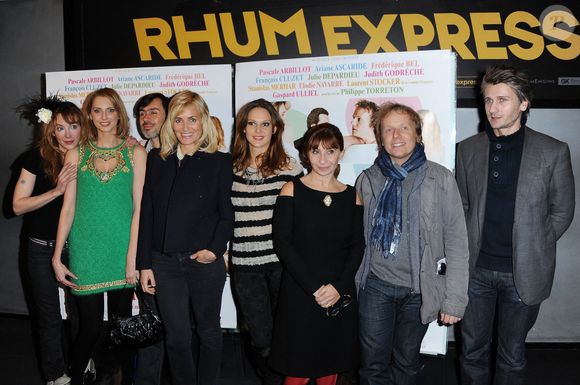 Julie Depardieu, Frédérique Bel, Emmanuel Mouret, Judith Godreche, Elodie Navarre, Ariane Ascaride, Laurent Stocker et Stanislas Merhar assistant à l'avant-première de 'l'Art d'Aimer' tenue au Cinéma UGC les Halles à Paris, France le 21 novembre 2011. Photo par Nicolas Briquet/ABACAPRESS.COM