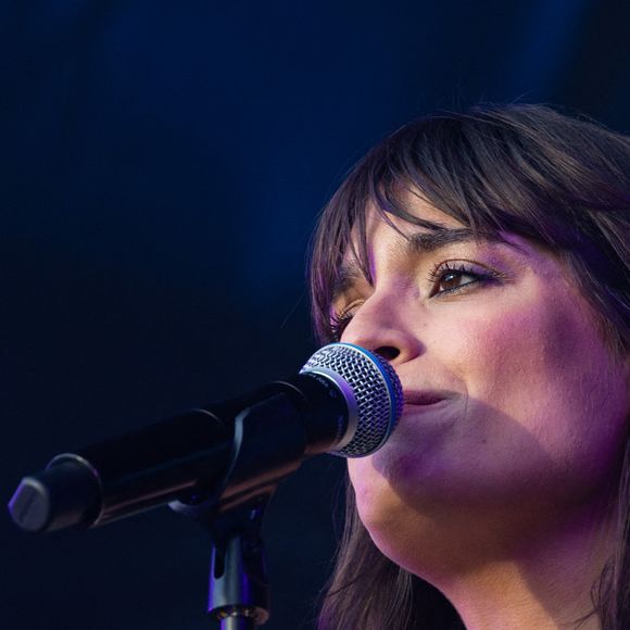 Clara Luciani se produit sur scène lors du Festiv4L Signe Renault au Chalet des Iles le 23 juin 2025 à Paris, France. Photo by Nasser Berzane/ABACAPRESS.COM