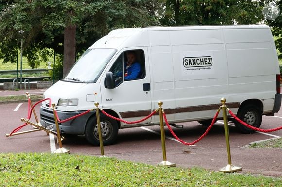 Exclusif - François-Xavier Demaison - Tournage de l'émission "Panique au 31", scénarisée par A.Ducret et T.Villa, réalisée par G.Leforestier, diffusée le 30 décembre 2024 sur TF1. © Christophe Clovis / Bestimage