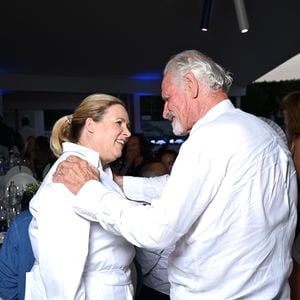 Exclusif - Hélène Darroze, Yann Arthus-Bertrand au dîner de gala à l'espace VIP au Longines Paris Eiffel Jumping au pied de la Tour Eiffel sur le Champ-de-Mars à Paris, France, le 21 juin 2025. © Perusseau-Veeren/Bestimage