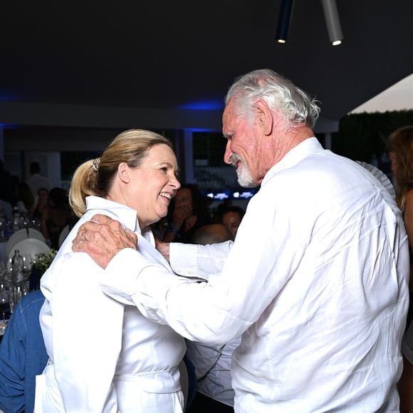 Exclusif - Hélène Darroze, Yann Arthus-Bertrand au dîner de gala à l'espace VIP au Longines Paris Eiffel Jumping au pied de la Tour Eiffel sur le Champ-de-Mars à Paris, France, le 21 juin 2025. © Perusseau-Veeren/Bestimage