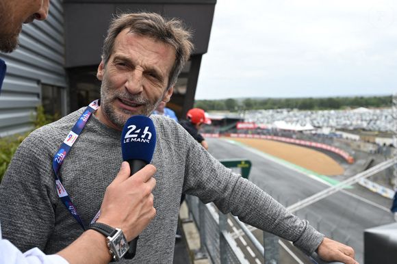 Exclusif - Mathieu Kassovitz interviewé par Vincent Cerutti lors des 24H du Mans 2024, le 15 juin 2024.
©Frédéric Chambert / Panoramic / Bestimage