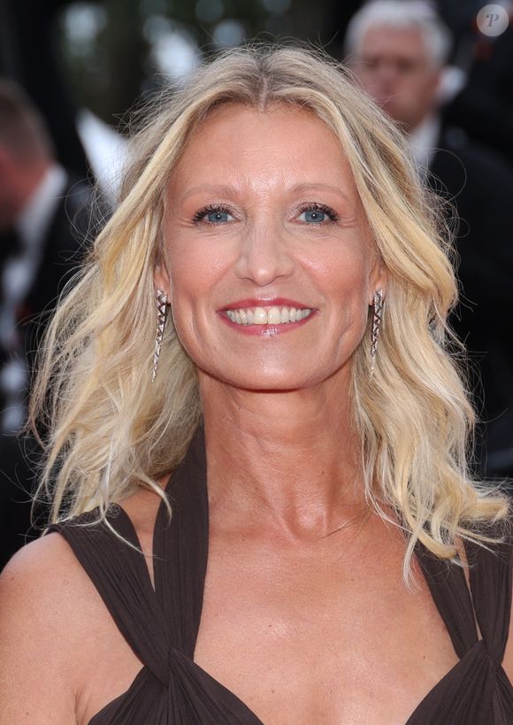 Alexandra Lamy - Montée des marches du film « Le deuxième acte » pour la cérémonie d’ouverture du 77ème Festival International du Film de Cannes, au Palais des Festivals à Cannes. Le 14 mai 2024

Agence / Bestimage
