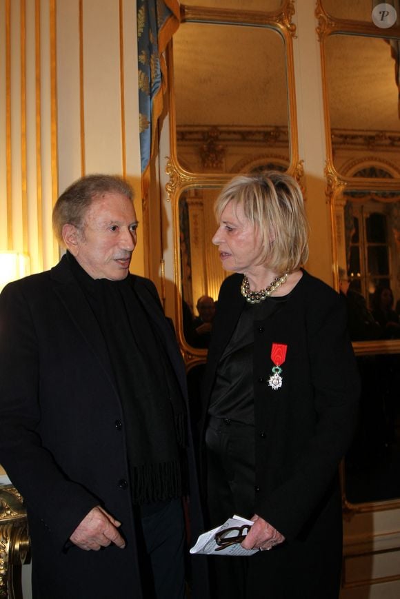 Michel Drucker et Chantal Ladesou - Rachida Dati remet à Chantal Ladesou les insignes de Chevalier de la Légion d'Honneur au ministère de la Culture à Paris le 2 février 2026.

© Philippe Baldini / Bestimage