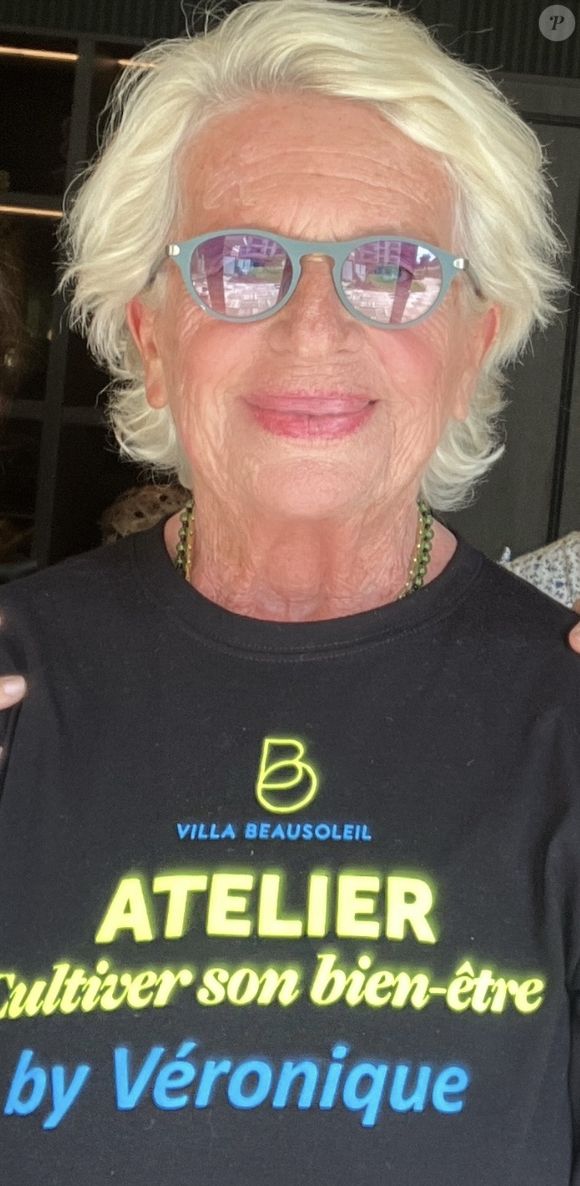 Véronique de Villèle, en pleine forme à 78 ans : l’ancienne présentatrice de "Gym Tonic" prodigue ses conseils aux seniors pour les aider à garder la forme.