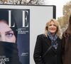 Ava Djamshidi, rédactrice en chef du magazine Elle, présentera quant à elle un débat hebdomadaire en deuxième partie de soirée qui portera sur un film diffusé en amont et consacré à un sujet d'actualité.
Veronique Philipponat, PDG de Elle (G) et la journaliste Ava Djamshidi (D) posent devant la couverture du magazine Elle lors du vernissage de l'exposition de photographies en plein air "Avec les femmes afghanes - Résister", sur les Champs Elysées, à Paris, France, le 15 novembre 2021. Photograph by Daniel Derajinski / ABACAPRESS.COM